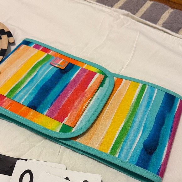 LOVEVERY - The Looker Play Kit for Baby Weeks 0-12 - Picture 8 of 9